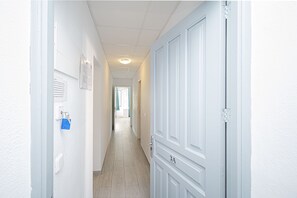 Căn hộ có thiết kế đặc trưng | Khu phòng khách | TV màn hình phẳng 100-cm có truyền hình vệ tinh, TV 