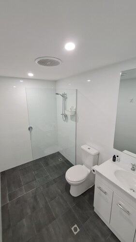 Contemporary studio, only metres to beach/surf, 10 mins to McLaren Vale wineries