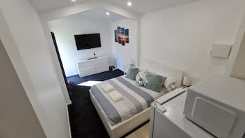 1 bedroom, travel cot, free WiFi, bed sheets