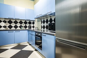 Dormitorio condiviso, vista città (10 people) | Cucina condivisa | Frigorifero con congelatore, forno, piano cottura, macchina per tè/caffè