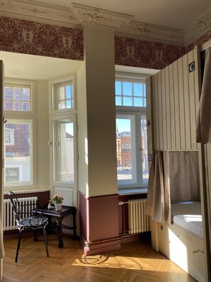 Dortoir Partagé, femmes uniquement (12 people) | Couette en duvet d'oie, fer et planche à repasser, Wi-Fi gratuit