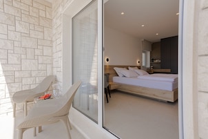 Superior Room, 1 King Bed | Balcony