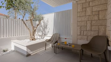Habitación Deluxe, 1 cama King size | Vista al jardín