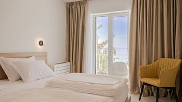 Superior-Zimmer, 1 King-Bett | Blick vom Balkon