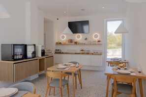 Free daily continental breakfast  - Villa Miki (Podstrana)
