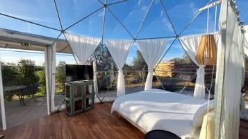Moon Bubble | Individually decorated, free WiFi, bed sheets