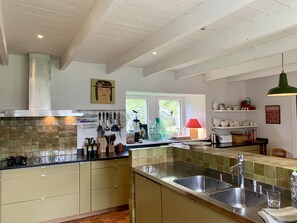 Fridge, oven, stovetop, dishwasher - Calm, walks and beaches just a stone's throw from the village. (Crac'h)