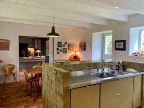 Fridge, oven, stovetop, dishwasher - Calm, walks and beaches just a stone's throw from the village. (Crac'h)