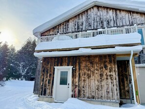 Exterior - Skipping Rock Loft: Play, Relax & Recharge (Meaford)