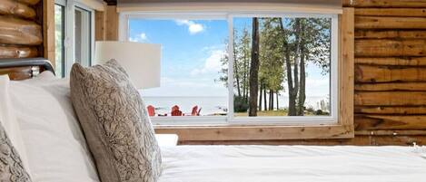 7 bedrooms, desk, iron/ironing board, travel crib