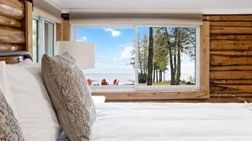 4 bedrooms, desk, iron/ironing board, travel crib