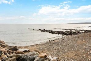 Una playa cerca