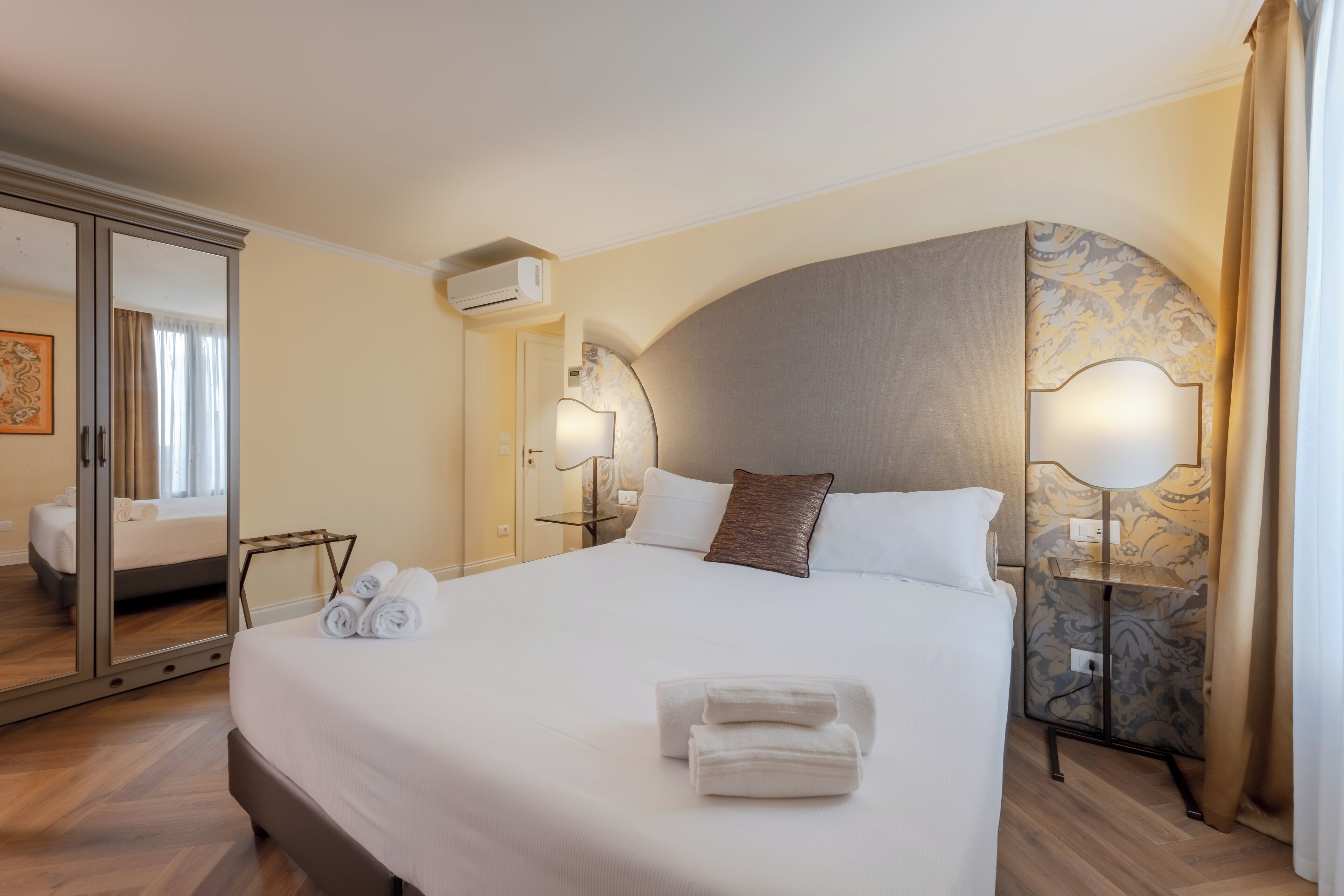 Sengetøy i egyptisk bomull, sengetøy av topp kvalitet og minibar