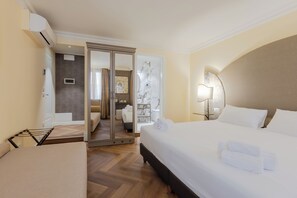 Llençols de cotó egipci, roba de llit d'alta qualitat i minibar 