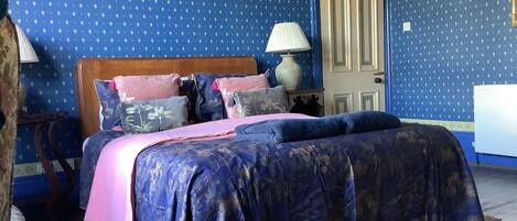 4 habitaciones, escritorio, tabla de planchar con plancha y wifi gratis