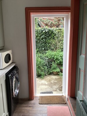 Interior - 1900 House —6 min to Light Stadium and the beach (Sunderland)