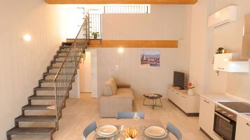 Loft, 2 Bedrooms, Terrace, Courtyard View | Living area | Smart TV