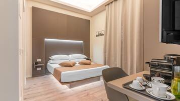 防过敏的被褥、记忆海绵床垫、客房内保险箱、办公桌