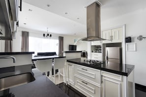 Luxury Villa, 4 Bedrooms, Private Pool, Valley View | Private kitchen | Full-size fridge, microwave, oven, stovetop