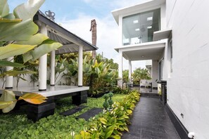 Garden - TJ White Villa 670m2 with Private Pool and Outstanding View by GLOBALSTAY (Ungasan)