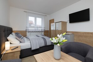 2 bedrooms, bed sheets