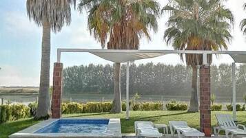 Piscina externa sazonal