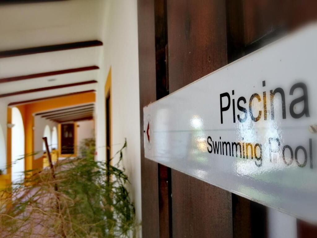 A sign for the Piscina Swimming Pool.