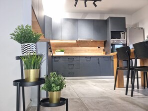 Micro-ondes, four, plaque de cuisson, lave-vaisselle