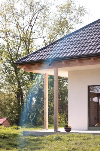 Charming countryside cottage and garden near forest