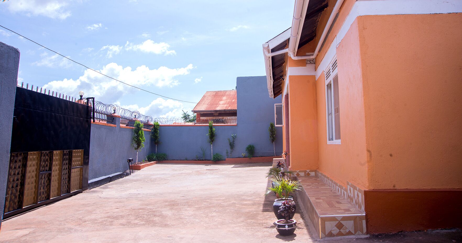 House | Property grounds