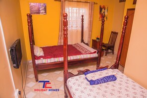 House | 3 bedrooms, iron/ironing board, free WiFi, bed sheets