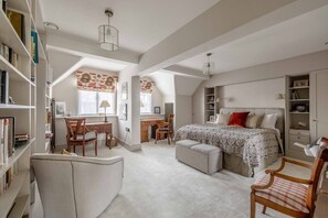 2 bedrooms, iron/ironing board, WiFi, bed sheets - Stylish 2Bed/2Bath Flat In The Heart Of Windsor (Berkshire)