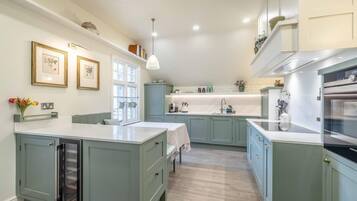 Refrigerador, microondas, horno y lavavajillas