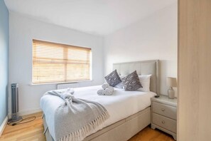 3 quartos, ferros/tábuas de passar roupa, Wi-Fi, roupa de cama