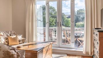 TV, fireplace, offices