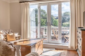 Fernseher, Kamin, Arbeitsbereiche