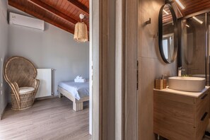 3 bedrooms, iron/ironing board, free WiFi - Luxury Garden Villa with Heated Pool (Heraklion)