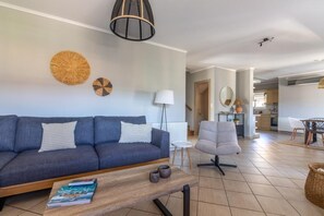 Deluxe Villa | Living area - Luxury Garden Villa with Heated Pool (Heraklion)