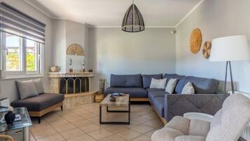 Deluxe Villa | Living area