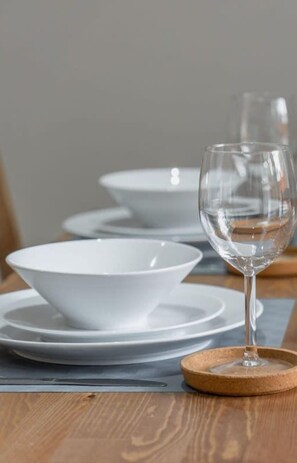 Dining - MODERN 2 BED & FREE PARKING-NEAR HEATHROW/PINEWOOD (Slough)