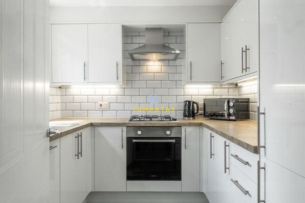 Fridge, microwave, oven, stovetop