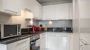 Réfrigérateur, four, plaque de cuisson, lave-vaisselle