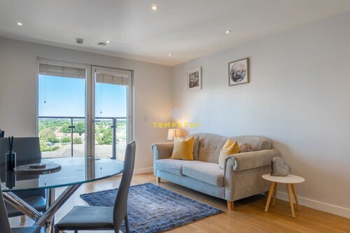 1BR Apt Near Heathrow By Tempstay