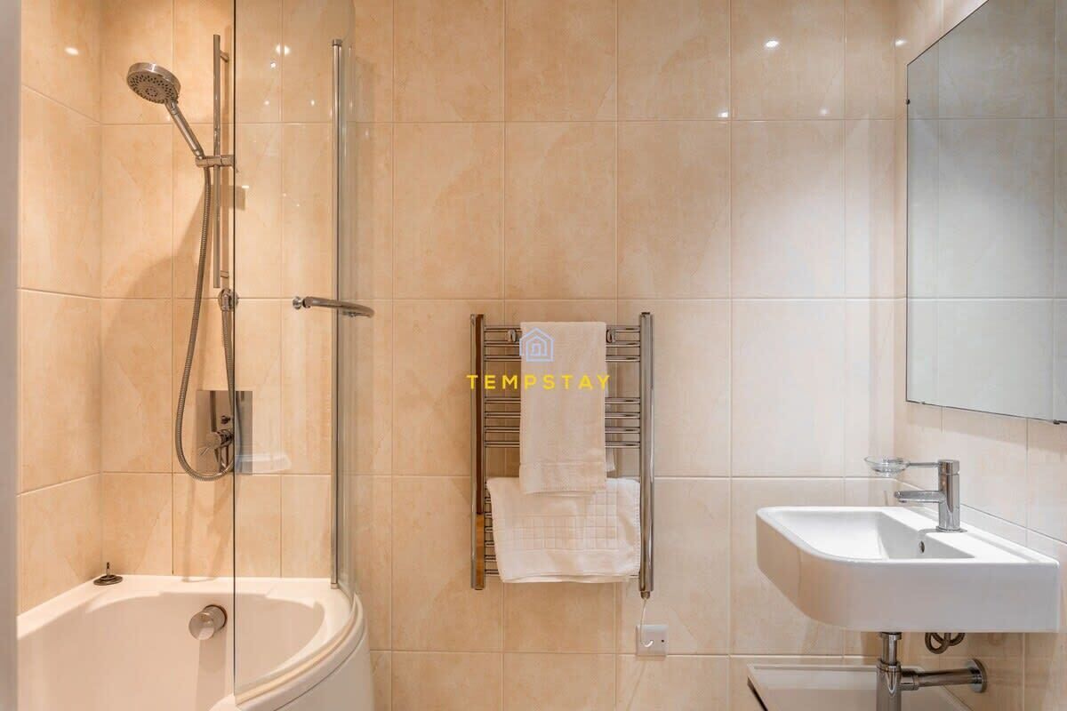 Bathtub, hair dryer, towels