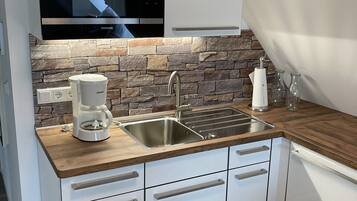 Køleskab, mikrobølgeovn, ovn, kogeplade