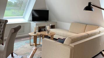 Smart TV, DVD player, stereo