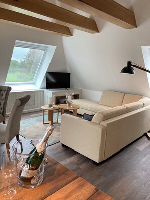 Smart-tv, dvd-spelare och en stereo
