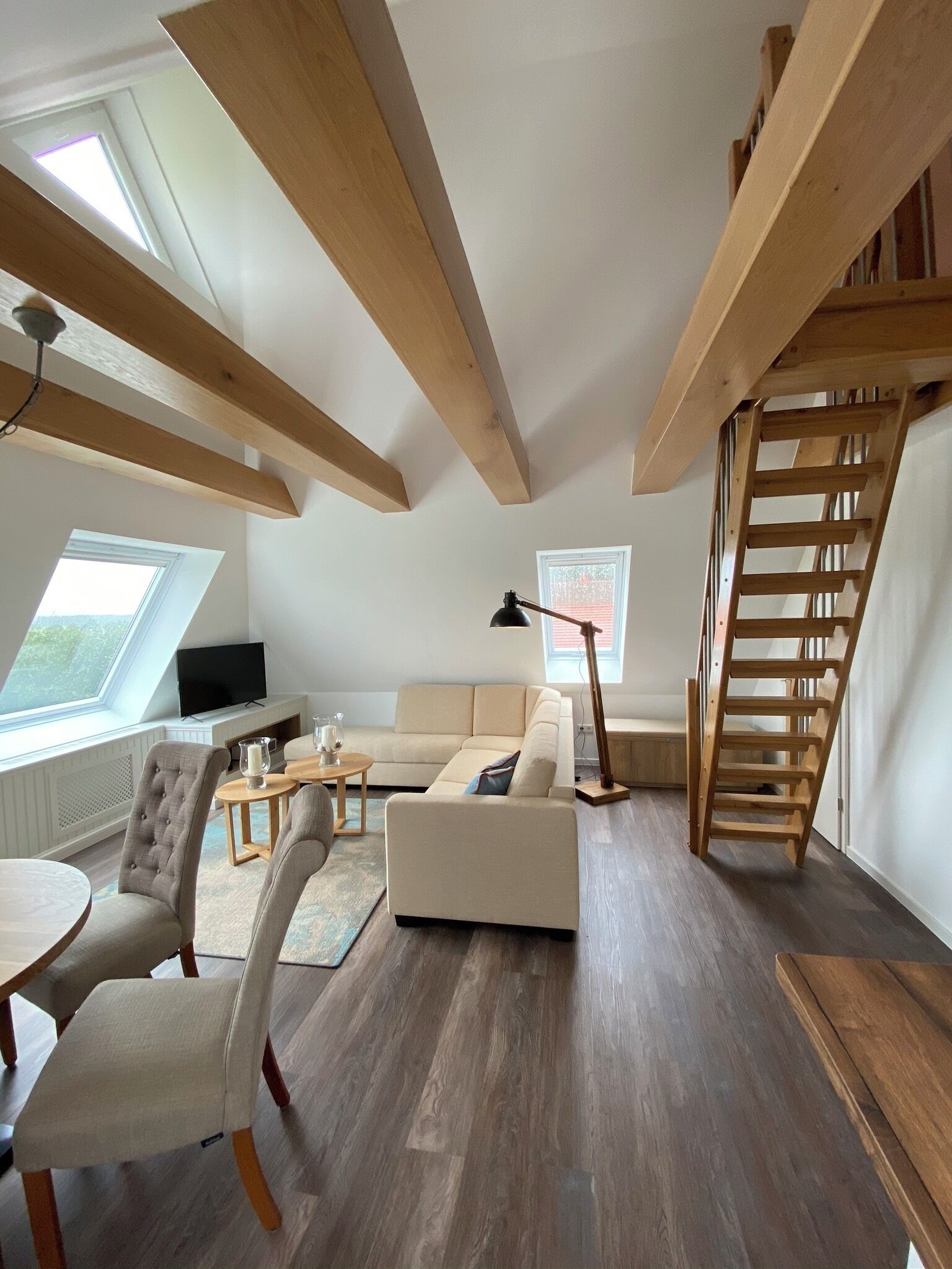 Smart TV, DVD player, stereo