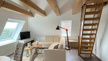 Smart TV, DVD player, stereo