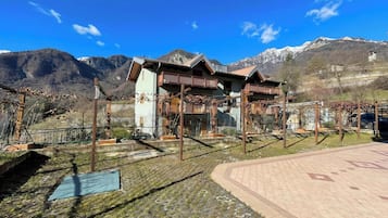 Nhà dành cho gia đình, 2 phòng ngủ, lò vi sóng, cạnh núi (Il Giardino In Montagna Family) | Khuôn viên nơi lưu trú